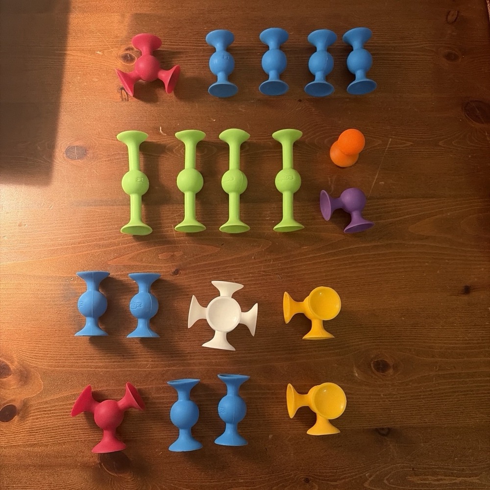 Fat Brain Toys Squigz 19 Piece Lot